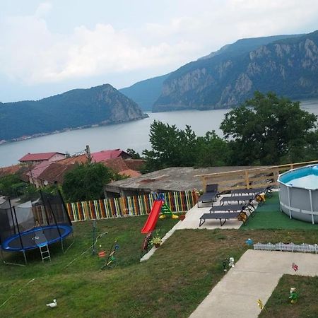 Casa De Vacanta Maga ドゥボバ エクステリア 写真